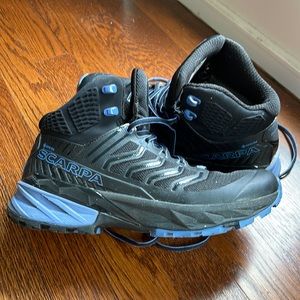 SCARPA women’s rush GTX size 7. Like new